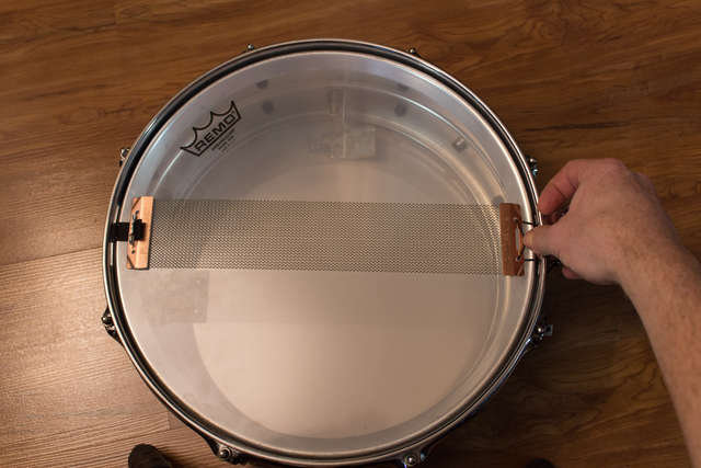 Centering the snare wires